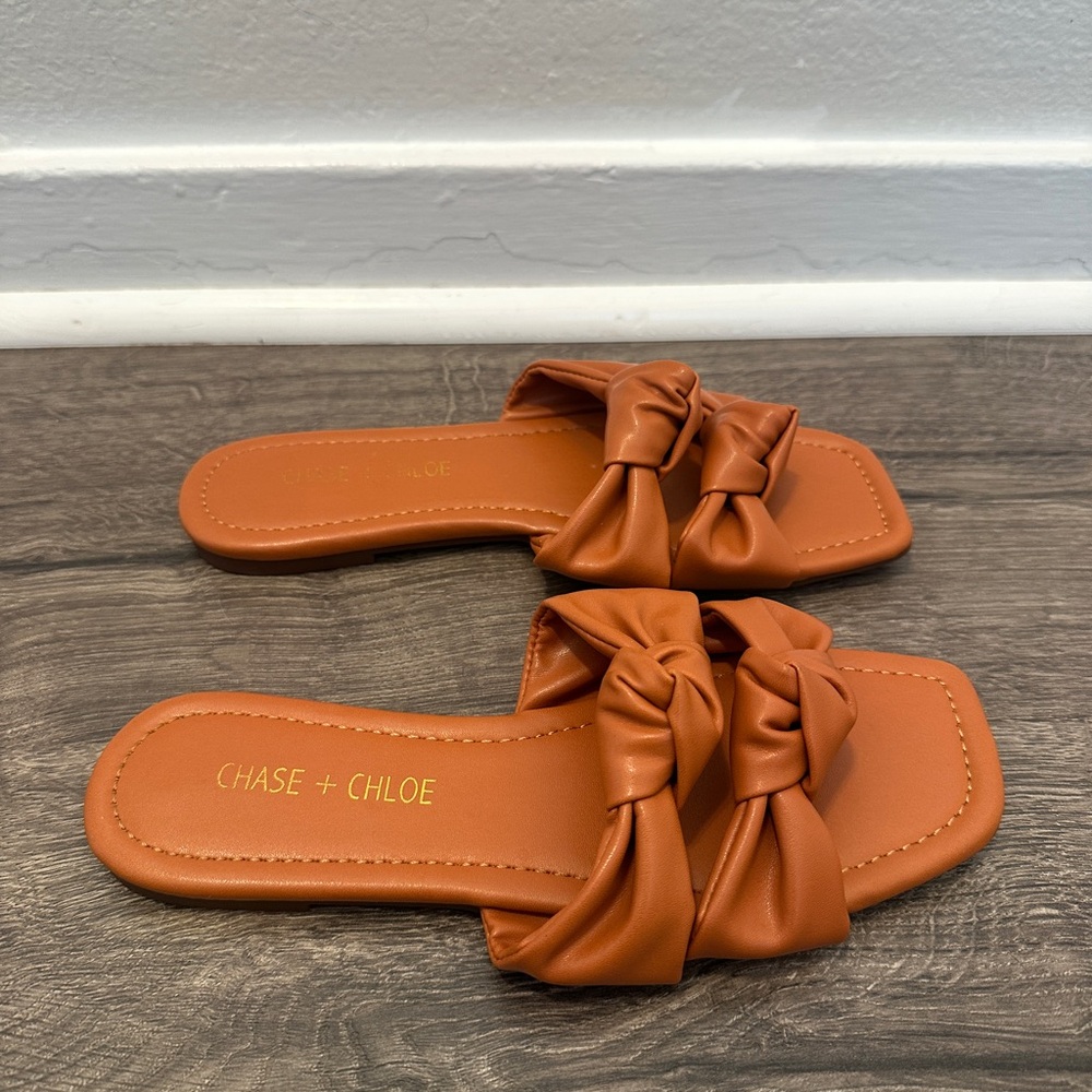 Kids Brown Sandals Size 5.5